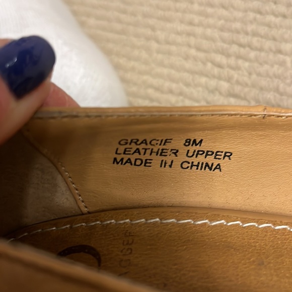 Kelsi Dagger tan leather heels. - Picture 4 of 7